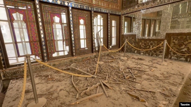 Pjesa e brendshme e dëmtuar nga bombat e Pallatit Golestan në Teheran, më 2 mars. Sulmet ndaj objektivave të regjimit aty pranë thuhet se shkaktuan dëme nga shpërthimet në Vendin e Trashëgimisë Botërore të UNESCO-s.