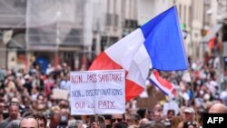 Proteste anti-vaccin la Paris, 2021