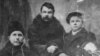 Алексей Егорович, Анисим Егорович и старший сын Анисима Игнатий. Середина 1920-х