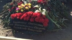 Венок на могиле погибшего солдата Антона Савельева