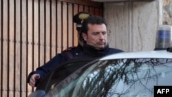 "Costa Concordia" Captain Francesco Schettino has denied abandoning ship.