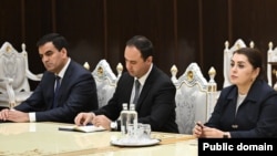 Хуршед Шерализода, консули генералии Тоҷикистон дар Санкт-Петербруг (аз тарафи чап якум)