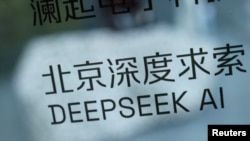 China se consideră în compeție continuă și acerbă cu SUA. Recenta lansare a platformei chineze de AI DeepSeek, ieftină și performantă, este considerată de unii o victorie pentru Beijing.