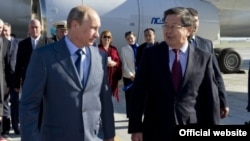 Russin President Vladimir Putin (left) meets Kyrgyz Prime Minister Jantoro Satybaldiyev in May last year. 