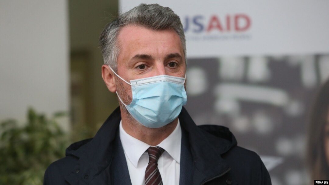 Edin Forto, premijer Kantona Sarajevo, navodi da je smjena čelnih ljudi u Kliničkom centru zatražena jer se raspolaže informacijama da odlazak 13 anesteziologa "neće biti kraj".