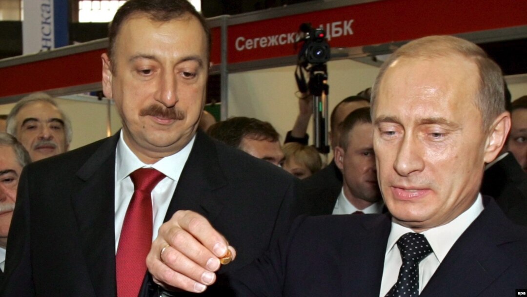 Владимир Путин (справа) и Ильхам Алиев, Баку, 21 февраля 2006