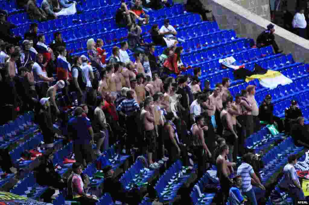 Tribunada savaş, meydanda barış... #7