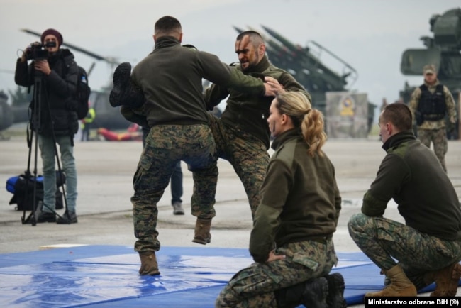 Pokazna vježba vojnika Oružanih snaga BiH 1. decembra 2024.