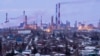 За даними штабу, завод є найпотужнішим нафтопереробним підприємством у Росії з обсягом переробки понад 21 мільйона тонн на рік