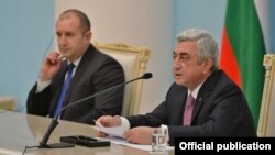 Armenia - President Serzh Sarkisian (R) speaks at a joint news conference with his Bulgarian counterpart Rumen Radev in Yerevan, 12 February 2018.