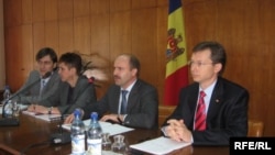 Melanie Merlott (WB), Valeriu Lazăr şi Veaceslav Negrută