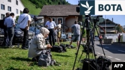 Gazetarët në Burgenstok, restortin ku ishte paraparë që më 19 qershor të mbaheshin bisedimet SHBA-Iran. 