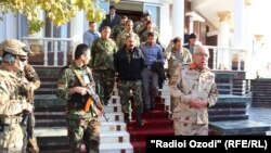 جنرال دوستم پس از دیدار و گفتگو با جنرال برونس در شهر شبرغان