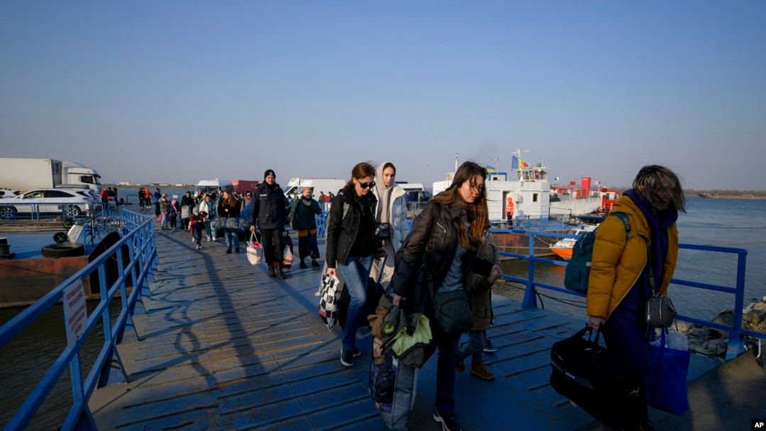 Refugiați ucraineni vin cu bacul în România