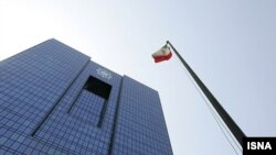 در گذشته٬ دولت بدون در نظر گرفتن شرایط از منابع بانکی برداشت می کرد و این امر اکنون به مطالبات انباشته شده٬ بدل شده است