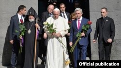 Armenia - Pope Francis, President Serzh Sarkisian and Catholicos Garegin II lay flowers at the Armenian genocide memorial in Yerevan, 25Jun2016.