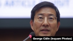 Șeful delegației FMI în România, Joong Shik Kang, la o conferință de presă la BNR, 12 septembrie 2025.