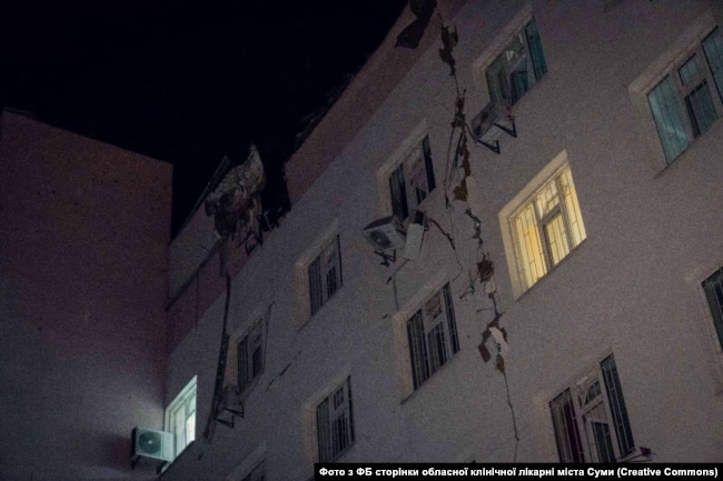Наслідки обстрілів Сумської обласної лікарні. Фото з ФБ-сторінки лікарні