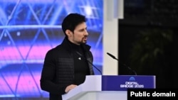 Павел Дуров Астанадагы форумда. 2-октябрь, 2025-жыл.
