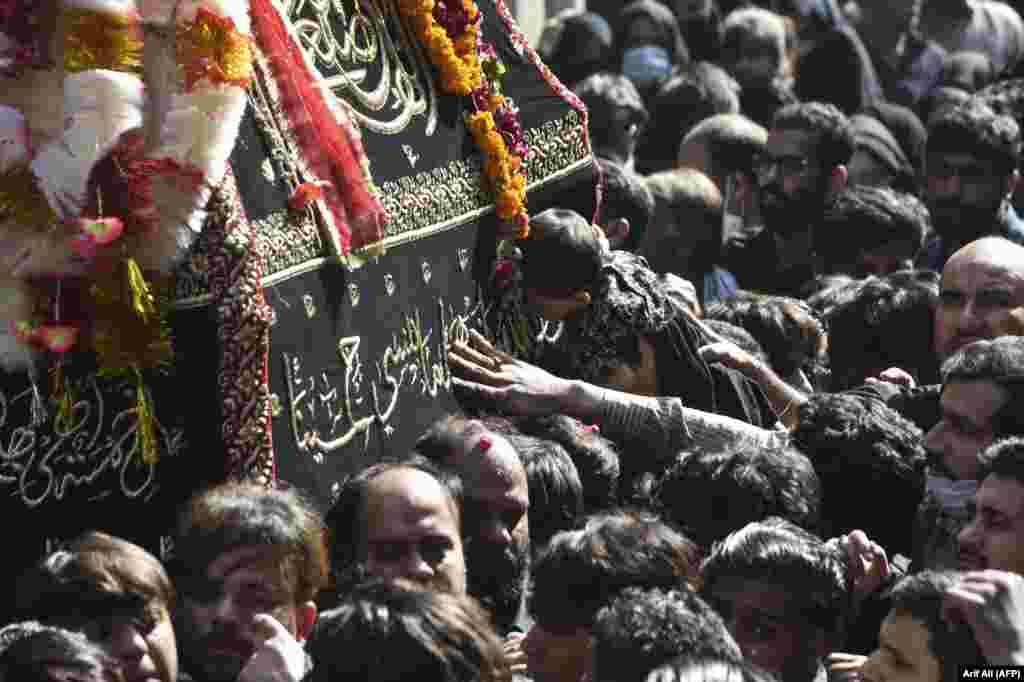Shi&#39;ite Muslims take part in a religious procession to mark the 40th day of mourning after the death anniversary of Imam Hussain, the grandson of the Prophet Muhammad, in Lahore, Pakistan. (AFP/Arif Ali)