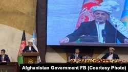 اشرف غنی رئیس جمهور افغانستان حین سخنرانی به اعضای هر دو مجلس شورای ملی