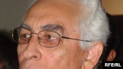 یاسین عثماني، د اداري فساد پر ضد د څار او ارزونې په نوم د دې کمیتې مشرې کوي.