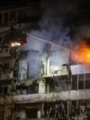 Пожежа у багатоповерхівці у Дніпровському районі Києва внаслідок російської атаки