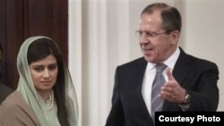 د روسیې د بهرنیو چارو وزیر سرګي لاوروف له پاکستانۍ سیالې حنا رباني کر سره