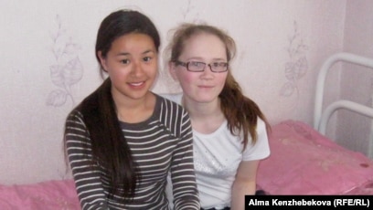 Жастардың жыныстық қатынасқа түсуі және жыныстық қатынас кезінде жыныстық қатынас туралы сөйлесуі, т