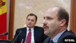 Premierul Vlad Filat şi ministrul economiei Valeriu Lazăr