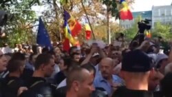 Ciocniri între protestatari și poliție la Chișinău