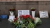 Цветы на месте убийства Бориса Немцова на Большом Москворецком мосту, Москва, 27 февраля 2026 года