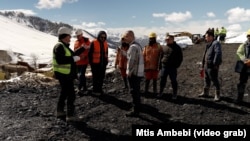 გადამღებ ჯგუფს მუშაობის უფლება არ მისცეს.