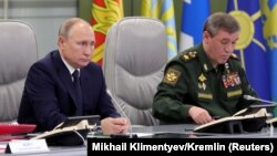 Президент Росії Володимир Путін спостерігав за випробуванням із контрольної кімнати в Міністерстві оборони в Москві