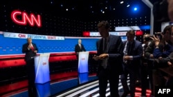 Дональд Трамп и Джо Байден перед началом дебатов на телеканале CNN