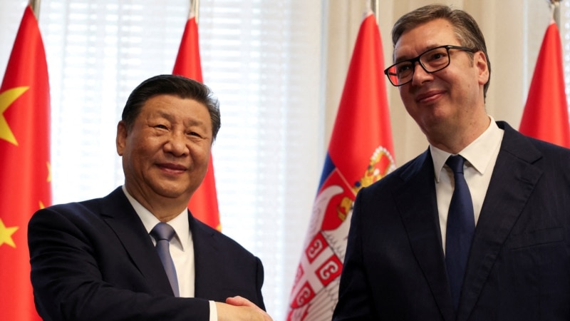 Vuçiq së bashku me liderë të sanksionuar nga Perëndimi në paradën ushtarake në Kinë