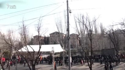 Paşinyan müxalifət lideri ilə görüşüb