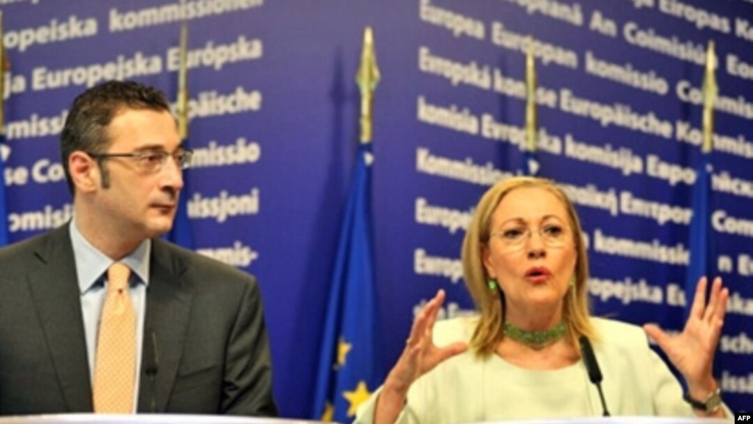 EU External Relations Commissioner Benita Ferrero-Waldner (right) and Georgian Prime Minister Lado Gurgenidze in Brussels