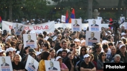Armenia – Supporters of Samvel Karapetian rally in Yerevan, October 18, 2025.