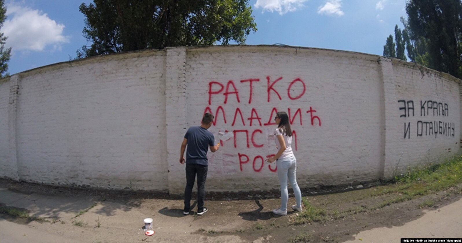 Aksion për fshirjen e një grafiti kushtuar Mlladiqit në Bor
