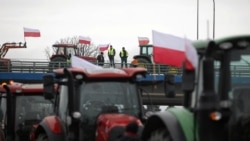 Fermierii polonezi au spart vagoanele cu grâu din Ucraina și l-au vărsat pe șinele de cale ferată 
