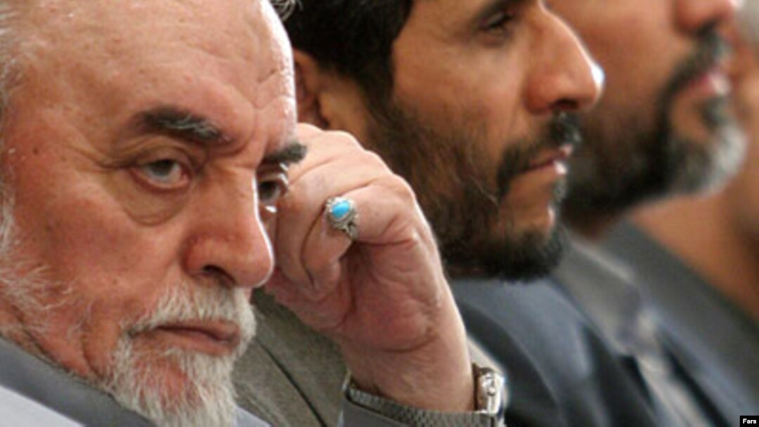 حبیب‌الله عسگراولادی در کنار محمود احمدی‌نژاد، خرداد ۱۳۸۸