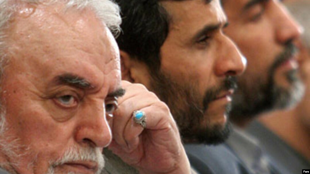 حبیب‌الله عسگراولادی در کنار محمود احمدی‌نژاد