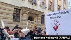 Demonstranti ispred kantonalnog Tužilaštva u Sarajevu, 21. februara 2026.