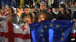 აქციის მონაწილეები ქაშვეთის წინ