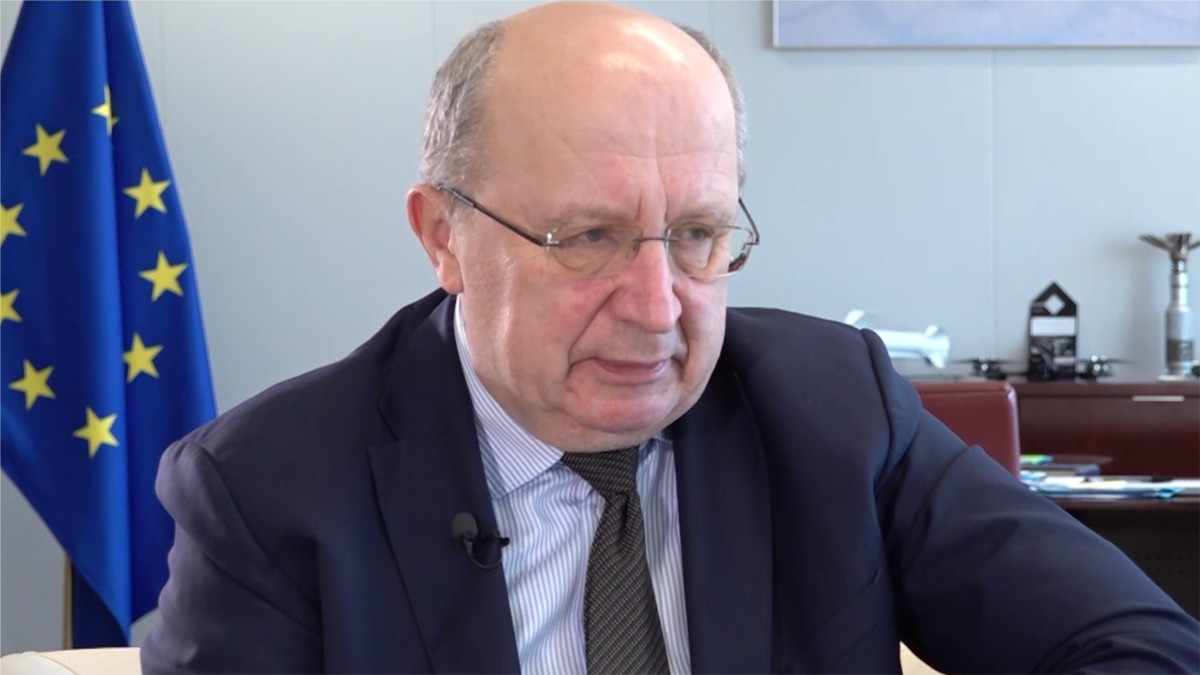 Чи вистачить Україні ракет ППО і коли ЄС створить альтернативу Starlink – інтерв’ю з єврокомісаром