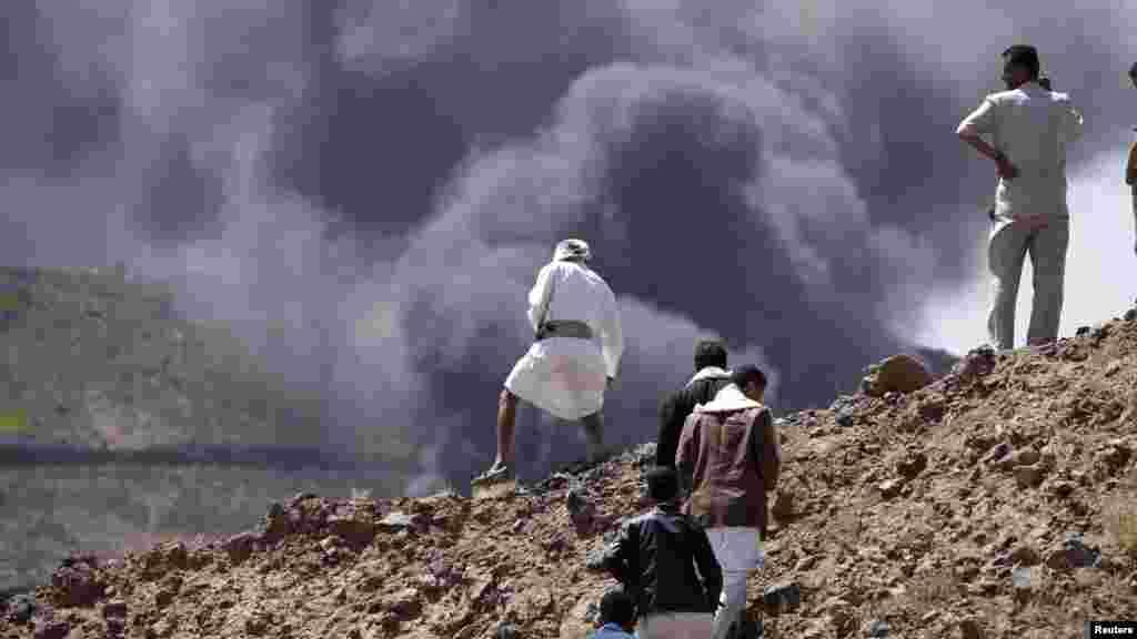 Jemen - Serija eksplozija potresla je Sanu, 18. oktobar 2012. Foto: REUTERS / Khaled Abdullah 