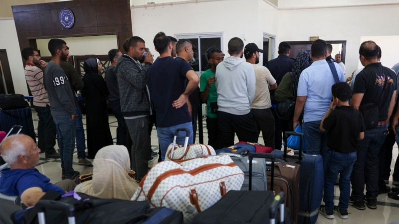 Përshpejtohet evakuimi nga Gaza pas rihapjes së pikëkalimit Rafah