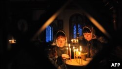 Ыйсанын туулган күнү майрамы учурундагы сыйынуу. Сокулук кыштагы, Кыргызстан. 06.01.2013.