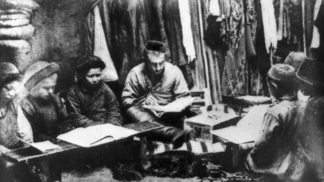 Әйелдің кеуделерінің арасы